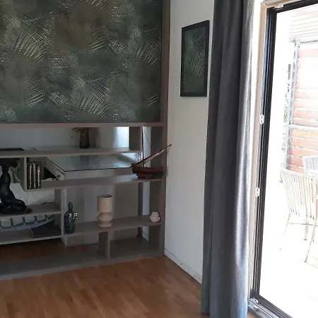 Modern & Spacious 2 Bedroom Ap. Center ييلسا