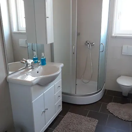 Modern & Spacious 2 Bedroom Ap. Center