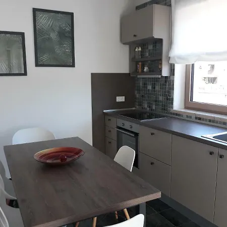 Modern & Spacious 2 Bedroom Ap. Center * ييلسا