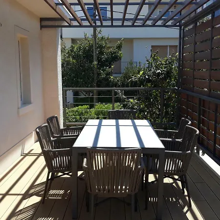 Modern & Spacious 2 Bedroom Ap. Center شقة